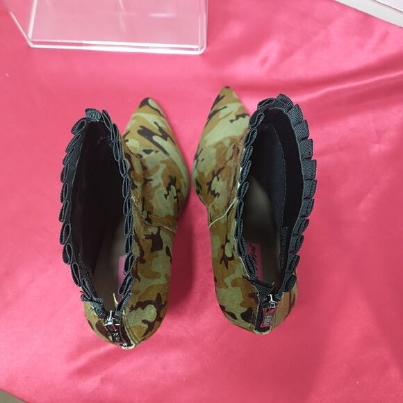 Betsey Johnson Flounce Women's SZ 10 Camo Calf Hair Upper Stiletto Booties - Picture 5 of 10